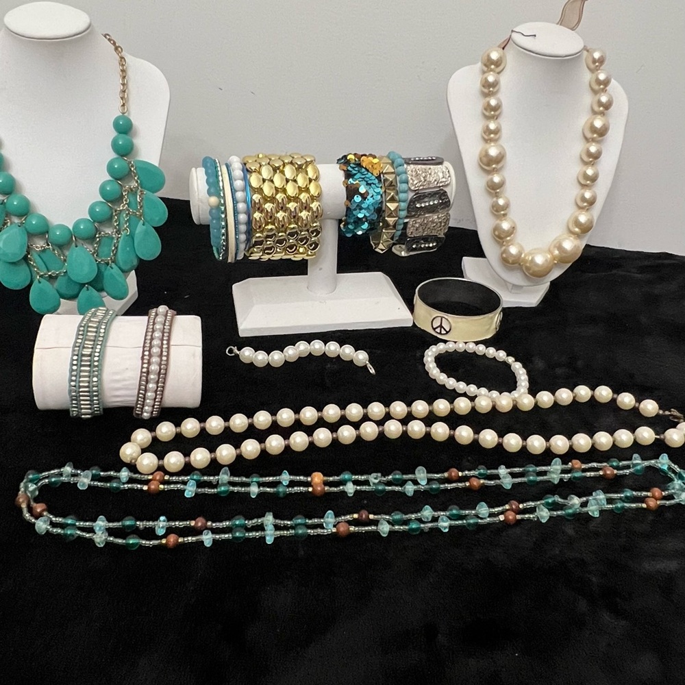 Nice Jewelry Set of turquoise and pearl